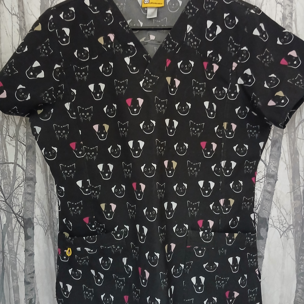 WonderWink Black Cat Print Scrub Top